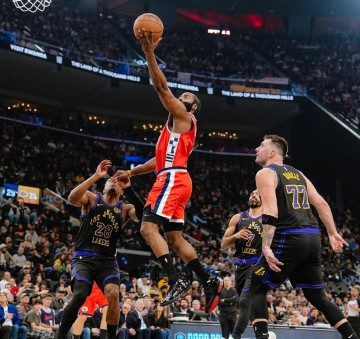 世界杯官方直播-小卡复出24+5！快船111-104湖人：祖巴茨18+19制霸内线！