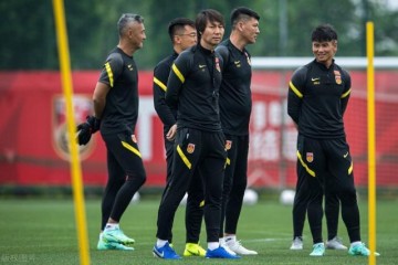 国足封闭区内上量训练 李铁继续冲刺12强赛